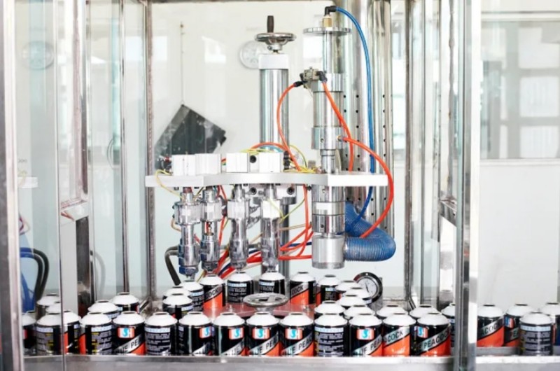 ​WIlson está profundamente involucrado en la industria de los aerosoles de belleza.